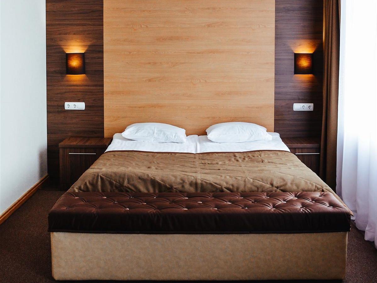 Hotel Sluch Starokostyantyniv Zewnętrze zdjęcie